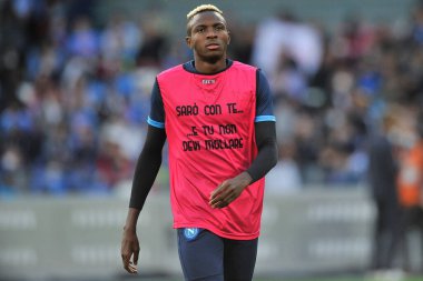 Napoli 'nin Victor Osimhen oyuncuları, Napoli ile Torino arasında oynanan İtalya Serie A ligi maçında Diego Armando Maradona Stadyumu' nda oynanan maç 1-0 berabere sonuçlandı.. 