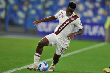 Torino 'lu Wilfried Singo oyuncuları, Napoli ile Torino arasındaki İtalya Serie A ligi maçında Diego Armando Maradona Stadyumu' nda oynanan maç 1-0 berabere sonuçlandı.. 