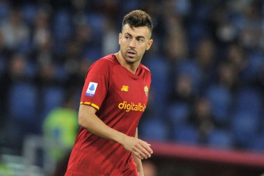 Roman Stephan El Shaarawy, Roma 'daki Olimpiyat Stadyumu' nda oynanan İtalya Serie A final maçında Roma ile Napoli arasındaki 0-0 'lık final karşılaşmasında Roman futbolcu Stephan El Shaarawy ile karşılaştı..