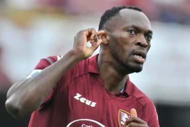 Salernitana 'lı Nwanko Simy, Salernitana ile Salernitana arasındaki İtalya Serie A şampiyonluğu maçında, Salerno' daki Aerechi Stadyumu 'nda oynanan final maçında,.