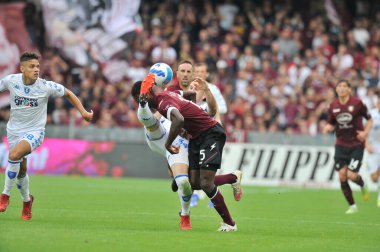 Salernitana 'dan Cedric Gondo, Salernitana' daki Aerechi Stadyumu 'nda oynanan Salernitana-Empoli maçının final maçında 2-4' lük setlerle karşı karşıya geldi..