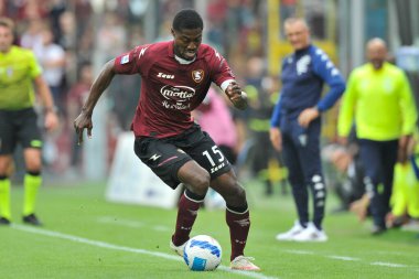 Salernitana 'dan Cedric Gondo, Salernitana' daki Aerechi Stadyumu 'nda oynanan Salernitana-Empoli maçının final maçında 2-4' lük setlerle karşı karşıya geldi..