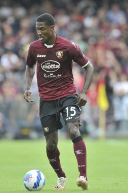Salernitana 'dan Cedric Gondo, Salernitana' daki Aerechi Stadyumu 'nda oynanan Salernitana-Empoli maçının final maçında 2-4' lük setlerle karşı karşıya geldi..