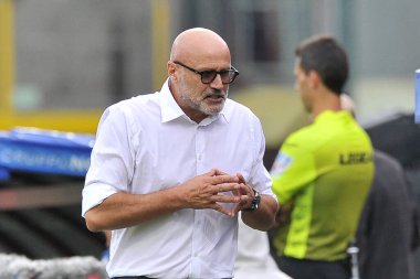 Salernitana 'lı Stefano Colantuono, İtalya Serie A şampiyonası finalinde Salernitana - Empoli final maçı 2-4, Salerno' daki Aerechi Stadyumu 'nda oynandı..