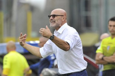 Salernitana 'lı Stefano Colantuono, İtalya Serie A şampiyonası finalinde Salernitana - Empoli final maçı 2-4, Salerno' daki Aerechi Stadyumu 'nda oynandı..