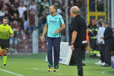 Hellas Verona 'nın Igor Tudor teknik direktörü, Salernitana ile Verona arasında oynanan İtalya Serie A ligi maçında Salerno' daki Arechi Stadyumu 'nda oynanan final maçı 2-2 oldu. Salerno, İtalya, 22 Eylül 2021.