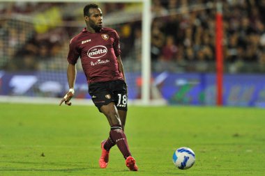 Salernitana 'nın Lassana Coulibaly oyuncusu, Salernitana ile Verona arasındaki İtalyan Serie A ligi maçında, final maçı 2-2, Salerno' daki Arechi Stadyumu 'nda oynandı. Salerno, İtalya, 22 Eylül 2021. 