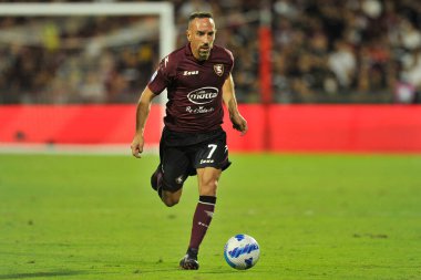 Salernitana 'lı Franck Ribery oyuncusu, Salernitana ile Verona arasındaki İtalyan Serie A ligi maçında, final maçı 2-2, Salerno' daki Arechi Stadyumu 'nda oynandı. Salerno, İtalya, 22 Eylül 2021.