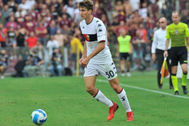 Cenova 'dan Andrea Cambiaso, Salernitana ile Cenova arasında oynanan İtalya SerieA Şampiyonası maçında Salerno' daki Arechi Stadyumu 'nda oynanan maç 1-0 berabere sonuçlandı. Salerno, İtalya, 02 Eylül 2021.