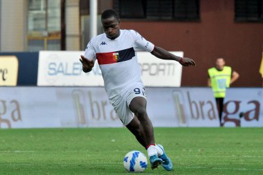 Genova 'lı Yayah Kallon oyuncusu, Salernitana ile Cenova arasındaki İtalya SerieA şampiyonası maçında Salerno' daki Arechi Stadyumu 'nda oynanan maçın son sonucu 1-0 oldu. Salerno, İtalya, 02 Eylül 2021. 