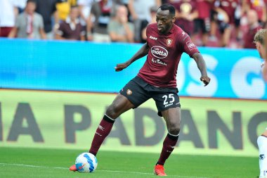 Salernitana 'dan Nwako Simy, Salernitana ile Cenova arasında oynanan İtalya SerieA şampiyonası maçında Salerno' daki Arechi Stadyumu 'nda oynanan final maçı 1-0 oldu. Salerno, İtalya, 02 Eylül 2021.