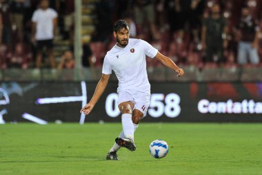 Dimitros Stavropoulos 'un Reggina' lı oyuncusu Salernitana ile Reggina arasındaki İtalya Kupası maçında Salerno 'daki Arechi Stadyumu' nda oynanan final maçı 2-0 'dı. Salerno, İtalya, 16 Ağustos 2021. 