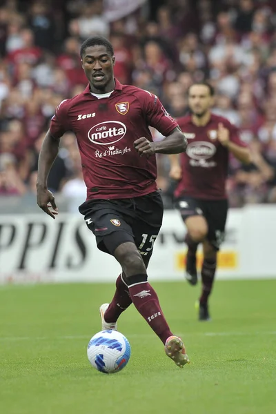 Salernitana 'dan Cedric Gondo, Salernitana' daki Aerechi Stadyumu 'nda oynanan Salernitana-Empoli maçının final maçında 2-4' lük setlerle karşı karşıya geldi..