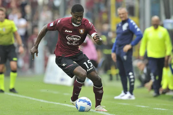 Salernitana 'dan Cedric Gondo, Salernitana' daki Aerechi Stadyumu 'nda oynanan Salernitana-Empoli maçının final maçında 2-4' lük setlerle karşı karşıya geldi..