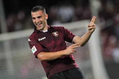 Salernitana 'lı Federico Bonazzoli oyuncusu, Salernitana ile Reggina arasındaki İtalya Kupası maçında Salerno' daki Arechi Stadyumu 'nda oynanan final maçı 2-0' dı. Salerno, İtalya, 16 Ağustos 2021. 