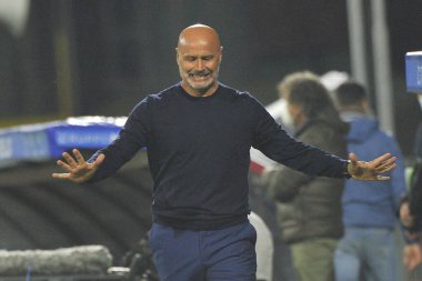 Salernitana 'nın Salernitana koçu Stefano Colantuono, Salernitana ile Napoli arasında oynanan İtalya Serie A şampiyonluğu maçında 1-0, Salerno' daki Arechi Stadyumu 'nda oynandı. Salerno, İtalya, 31 Ekim 2021.