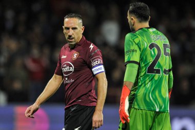 Salernitana 'lı Frank Ribery, Salernitana' nın Napoli 'ye karşı oynadığı İtalya Serie A şampiyonası maçında Salerno' daki Arechi Stadyumu 'nda oynanan maç 1-0 berabere sonuçlandı. Salerno, İtalya, 31 Ekim 2021. 