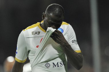 Napoli 'nin Kalidou koulibaly oyuncusu, Salernitana ile Napoli arasında oynanan İtalya Serie A şampiyonluğu maçında Salerno' daki Arechi Stadyumu 'nda oynanan final maçı 1-0' dı. Salerno, İtalya, 31 Ekim 2021.