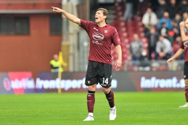 Salernitana 'dan Francesco Di Tacchio, Salernitana ile Sampdoria arasında oynanan İtalya SerieA şampiyonası maçında, final maçı 0-2, Salerno' daki Arechi Stadyumu 'nda oynandı. Salerno, İtalya, 21 Kasım 2021. 
