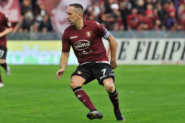 Salernitana 'lı Franck Ribery oyuncusu, Salernitana ile Sampdoria arasındaki İtalyan SerieA şampiyonası maçında, final maçı 0-2, Salerno' daki Arechi Stadyumu 'nda oynandı. Salerno, İtalya, 21 Kasım 2021. 