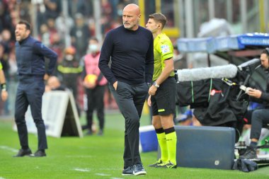 Salernitana 'nın Stafano Colantuono teknik direktörü, Salernitana ile Sampdoria arasındaki İtalya SerieA şampiyonası maçında, final maçı 0-2, Salerno' daki Arechi Stadyumu 'nda oynandı. Salerno, İtalya, 21 Kasım 2021. 