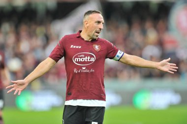 Salernitana 'lı Franck Ribery oyuncusu, Salernitana ile Sampdoria arasındaki İtalyan SerieA şampiyonası maçında, final maçı 0-2, Salerno' daki Arechi Stadyumu 'nda oynandı. Salerno, İtalya, 21 Kasım 2021. 