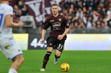 Salernitana 'lı Riccardo Gagliolo, Salernitana ile Sampdoria arasındaki İtalyan SerieA şampiyonası maçında, final maçı 0-2, Salerno' daki Arechi Stadyumu 'nda oynandı. Salerno, İtalya, 21 Kasım 2021. 