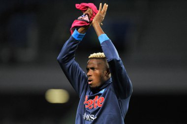 Napoli 'den Victor Osimhen, Napoli ile Verona arasında oynanan İtalya Serie A şampiyonluğu maçında Diego Armando Maradona Stadyumu' nda oynanan maç 1-1 'dir. Napoli, İtalya, 07 Kasım 2021. 
