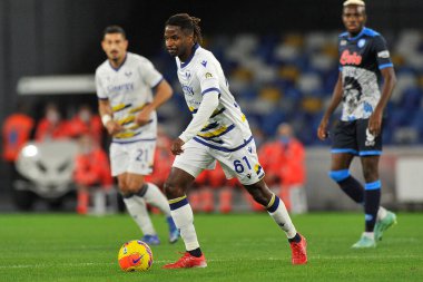 Verona 'nın Adrien Temeze oyuncusu, Napoli ile Verona arasında oynanan İtalya Serie A şampiyonluğu maçında Diego Armando Maradona Stadyumu' nda oynanan maç 1-1 'dir. Napoli, İtalya, 07 Kasım 2021.
