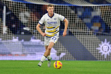 Verona 'nın Pawel Dawidowicz oyuncusu, Napoli ve Verona arasında oynanan İtalya Serie A şampiyonluğu maçında Diego Armando Maradona Stadyumu' nda oynanan final maçı 1-1 'dir. Napoli, İtalya, 07 Kasım 2021. 