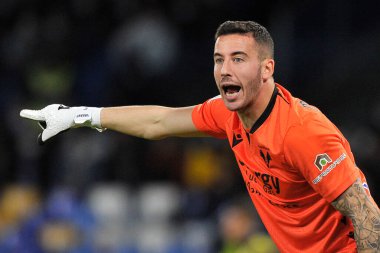 Verona 'dan Lorenzo Montip, Napoli ile Verona arasında oynanan İtalya Serie A şampiyonluğu maçında Diego Armando Maradona Stadyumu' nda oynanan maç 1-1 'dir. Napoli, İtalya, 07 Kasım 2021