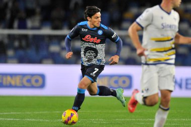 Napoli 'li Eljif Elmas, Napoli ile Verona arasında oynanan İtalya Serie A şampiyonluğu maçında Diego Armando Maradona Stadyumu' nda oynanan maç 1-1 'dir. Napoli, İtalya, 07 Kasım 2021. 