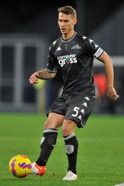 Empoli 'den Leo Stulac oyuncusu, Napoli-Empoli arasındaki İtalyan Serie A şampiyonası maçında 0, Empoli 1, Diego Armando Maradona Stadyumu' nda oynandı.. 