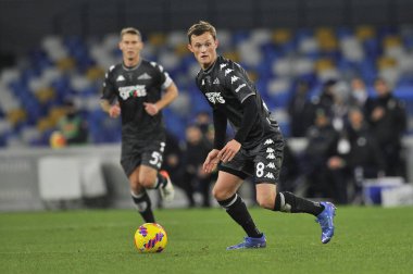 Empoli 'den Liam Henderson, Napoli ve Empoli arasındaki İtalya Serie A şampiyonası maçında, maçın son sonucu: Napoli 0, Empoli 1, Diego Armando Maradona Stadyumu' nda oynandı..