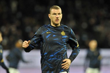 Inter takımından Edin Dzeko, İtalya Serie A 'nın Salernitana - Inter final maçında Salernitana 0, Inter 5, Arechi Stadyumu' nda oynandı. Napoli, İtalya, 17 Aralık 2021. 