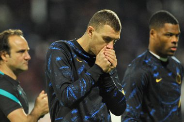 Inter takımından Edin Dzeko, İtalya Serie A 'nın Salernitana - Inter final maçında Salernitana 0, Inter 5, Arechi Stadyumu' nda oynandı. Napoli, İtalya, 17 Aralık 2021. 