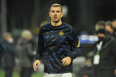 Inter takımından Edin Dzeko, İtalya Serie A 'nın Salernitana - Inter final maçında Salernitana 0, Inter 5, Arechi Stadyumu' nda oynandı. Napoli, İtalya, 17 Aralık 2021. 