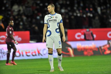 Inter takımından Edin Dzeko, İtalya Serie A 'nın Salernitana - Inter final maçında Salernitana 0, Inter 5, Arechi Stadyumu' nda oynandı. Napoli, İtalya, 17 Aralık 2021. 