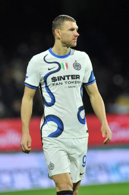 Inter takımından Edin Dzeko, İtalya Serie A 'nın Salernitana - Inter final maçında Salernitana 0, Inter 5, Arechi Stadyumu' nda oynandı. Napoli, İtalya, 17 Aralık 2021. 