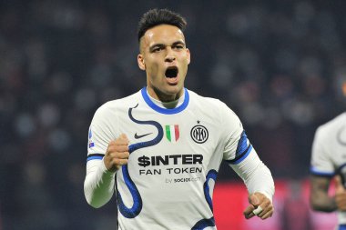 Inter takımından Lautaro Martinez, Salernitana ile Inter arasında oynanan İtalya Serie A şampiyonluğu maçında Salernitana 0, Inter 5, Arechi Stadyumu 'nda oynandı. Napoli, İtalya, 17 Aralık 2021.