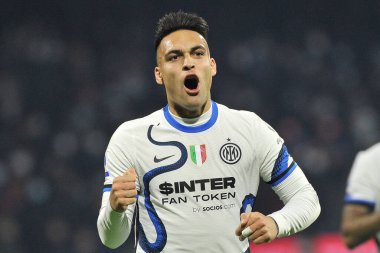 Inter takımından Lautaro Martinez, Salernitana ile Inter arasında oynanan İtalya Serie A şampiyonluğu maçında Salernitana 0, Inter 5, Arechi Stadyumu 'nda oynandı. Napoli, İtalya, 17 Aralık 2021. 