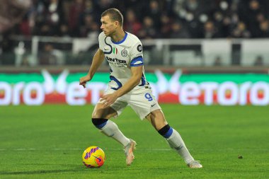 Inter takımından Edin Dzeko, İtalya Serie A 'nın Salernitana - Inter final maçında Salernitana 0, Inter 5, Arechi Stadyumu' nda oynandı. Napoli, İtalya, 17 Aralık 2021. 
