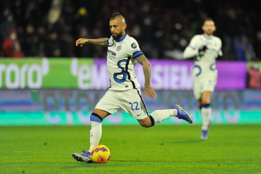 Inter 'den Arturo Vidal oyuncusu, İtalya Serie A' nın Salernitana - Inter final maçı sırasında Salernitana 0, Inter 5, Arechi Stadyumu 'nda oynandı. Napoli, İtalya, 17 Aralık 2021. 