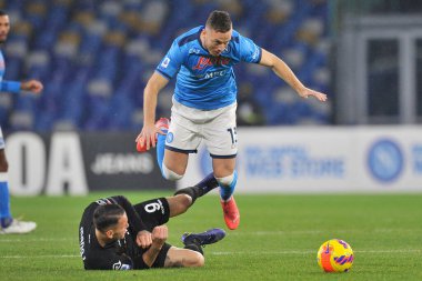 Napoli 'den Amir Rrahmani ve Spezia' dan Rey Manaj, Napoli-Spezia final maçında Napoli 0, Spezia 1, Diego Armando Maradona Stadyumu 'nda oynandı. Napoli, İtalya, 2