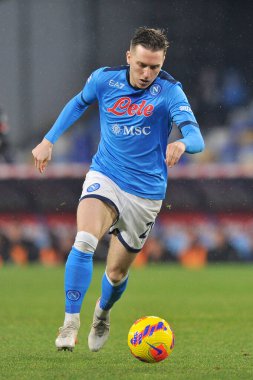 Napoli 'li Piotr Zielinski, Napoli ile Spezia arasında oynanan İtalya Serie A şampiyonluğu maçında Napoli 0, Spezia 1, Diego Armando Maradona Stadyumu' nda oynandı. Napoli, İtalya, 22 Aralık 2021.