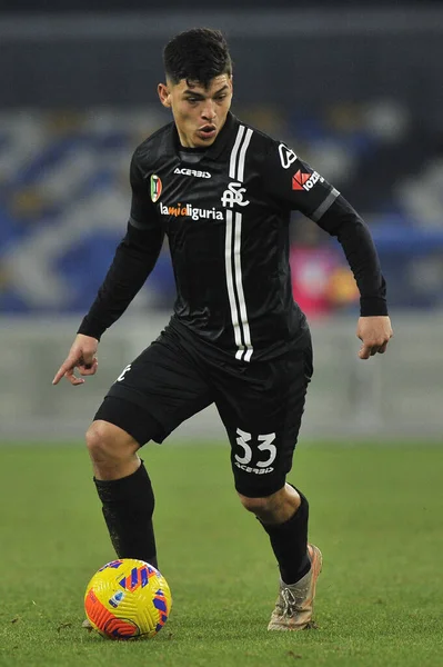 Spezia takımından Kevin Agudelo, Napoli - Spezia final maçı sırasında Diego Armando Maradona Stadyumu 'nda oynandı. Napoli, İtalya, 22 Aralık 2021. 