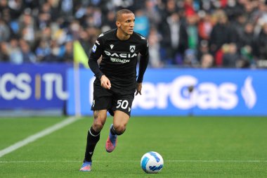 Udinese 'li Rodrigo Becao, İtalya Serisi A serisi maçında Napoli - Udinese final maçı, Napoli 2, Udinese 1, Diego Armando Maradona Stadyumu' nda oynandı.. 