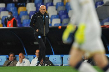 Napoli 'nin koçu Luciano Spalletti, Napoli ile Barcellona arasındaki Uefa Europa Ligi maçında Napoli 2, Barcellona 4' ün son maçı oldu. Maç Diego Armando Maradona Stadyumu 'nda oynandı.