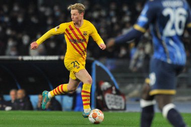 Barcellona 'dan Frankie de Jong oyuncusu, Napoli ve Barcellona arasındaki Uefa Avrupa Ligi maçı sırasında, final sonucu Napoli 2, Barcellona 4. Maç Diego Armando Maradona Stadyumu 'nda oynandı. 
