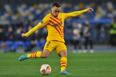 Barcellona 'dan Sergino Dest oyuncusu, Napoli ile Barcellona arasındaki Uefa Avrupa Ligi karşılaşması sırasında, Napoli 2, Barcellona 4' ün final maçı. Maç Diego Armando Maradona Stadyumu 'nda oynandı.